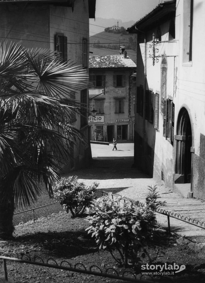 Sguardo Su Clusone Scendendo Dalla Basilica