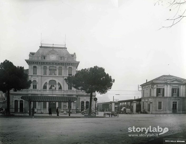 Stazione Fvb E Fvs Con Pensilina Atb