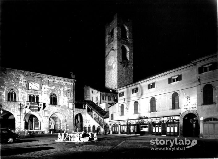 Piazza Vecchia in notturna