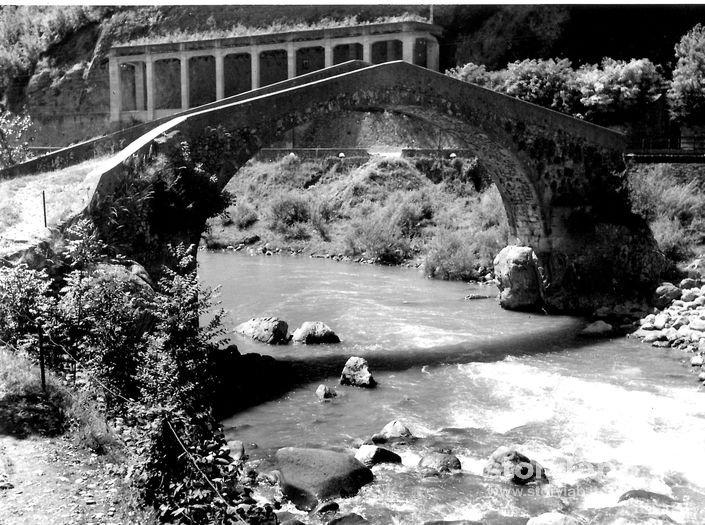 Il ponte delle Capre, Lenna