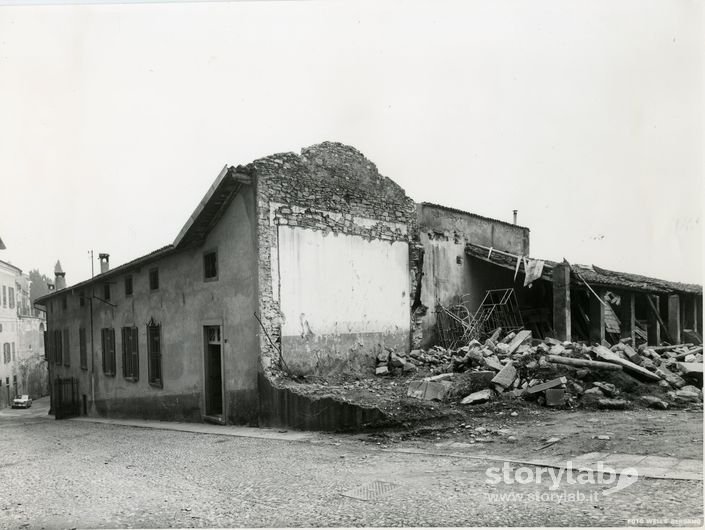 Demolizione Istituto S. Angela Merici