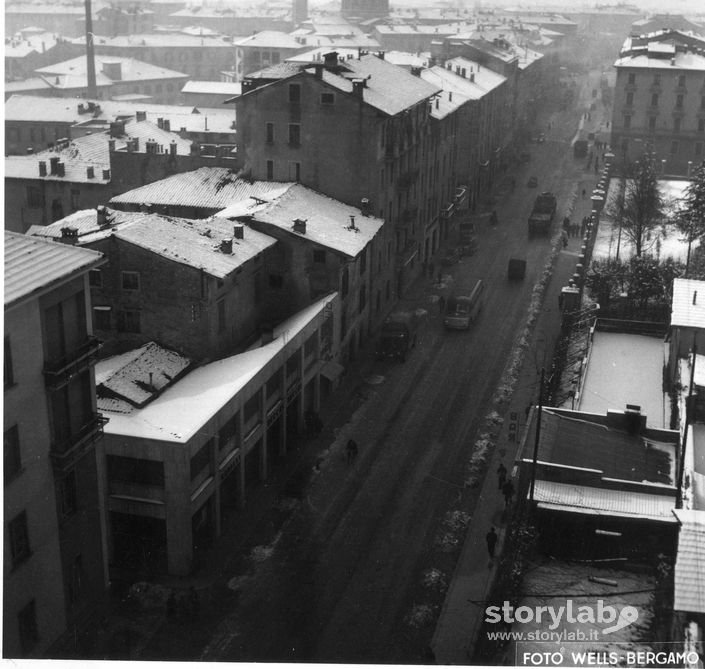 Tetti innevati da Palazzo Rinaldi