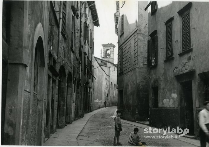 Giochi di bambini in strada