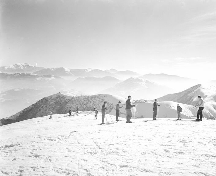 Sciatori in vetta al Monte Poieto