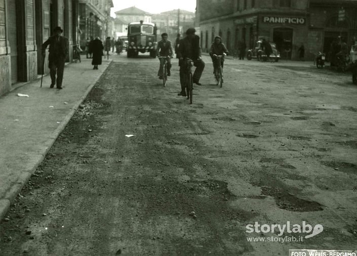 In bicicletta per le strade