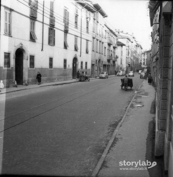 Passeggiando in Via Broseta