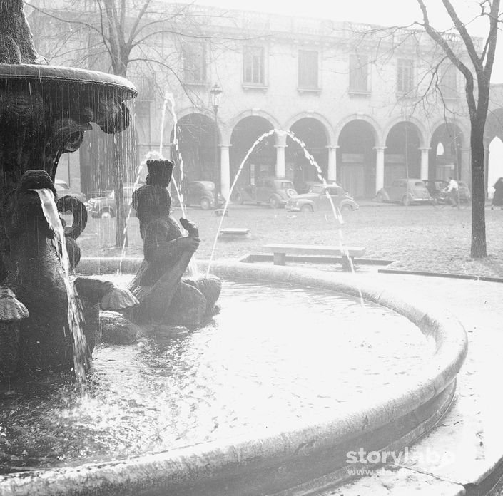 Fontana in Piazza Dante