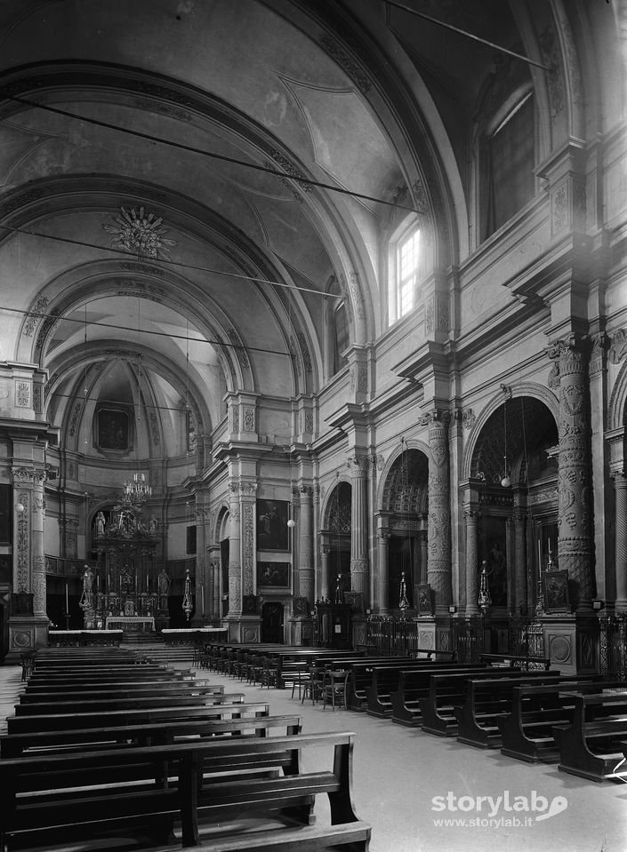 Interno chiesa, navata centrale