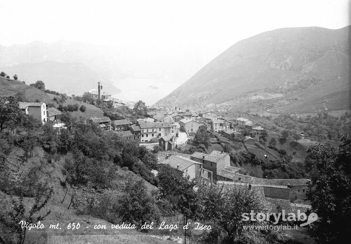 Vigolo con veduta del Lago d'Iseo