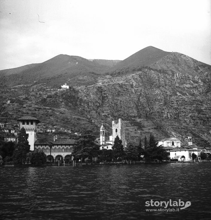 Paesaggio dal lago