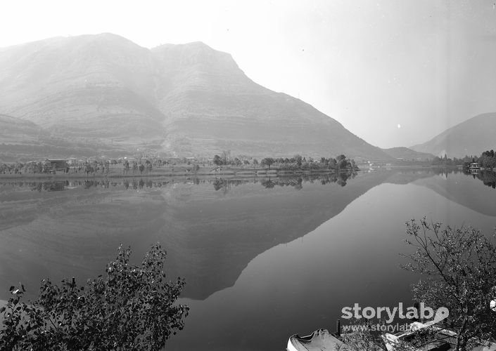 Montagna riflessa nel lago