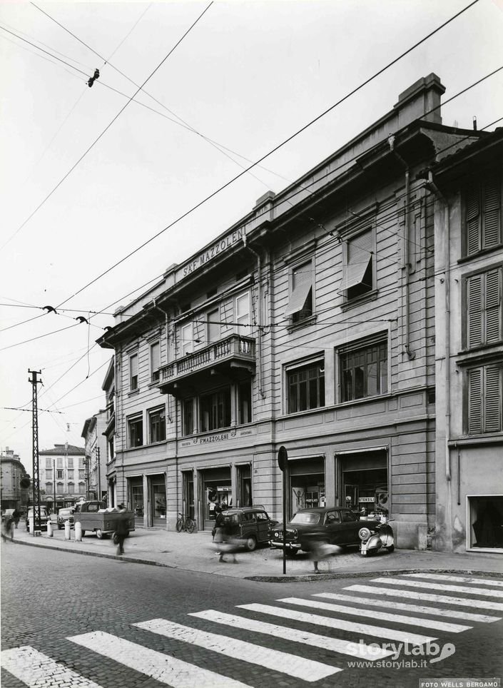 Palazzi in Via Zambonate