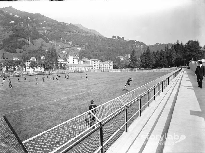 Campo Da Calcio Con Giocatori