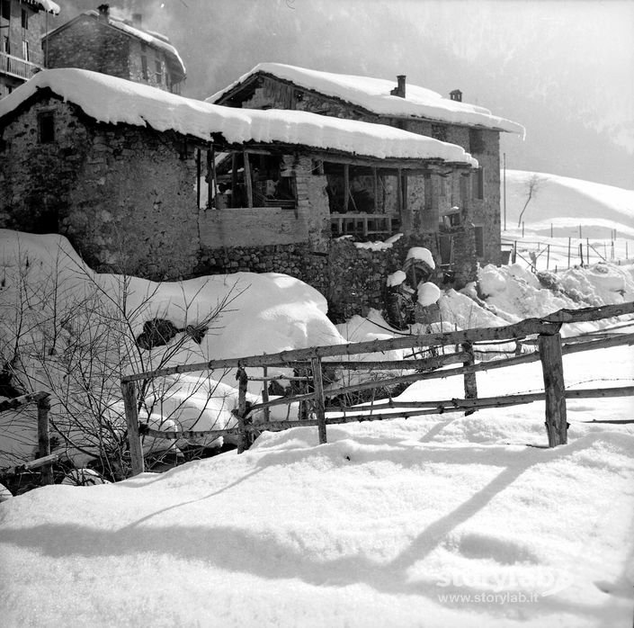 Cascine e stalle innevate