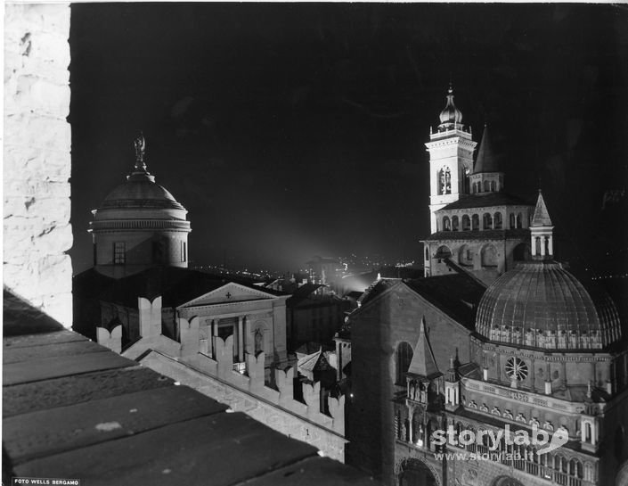 Affacciandosi su Piazza Duomo