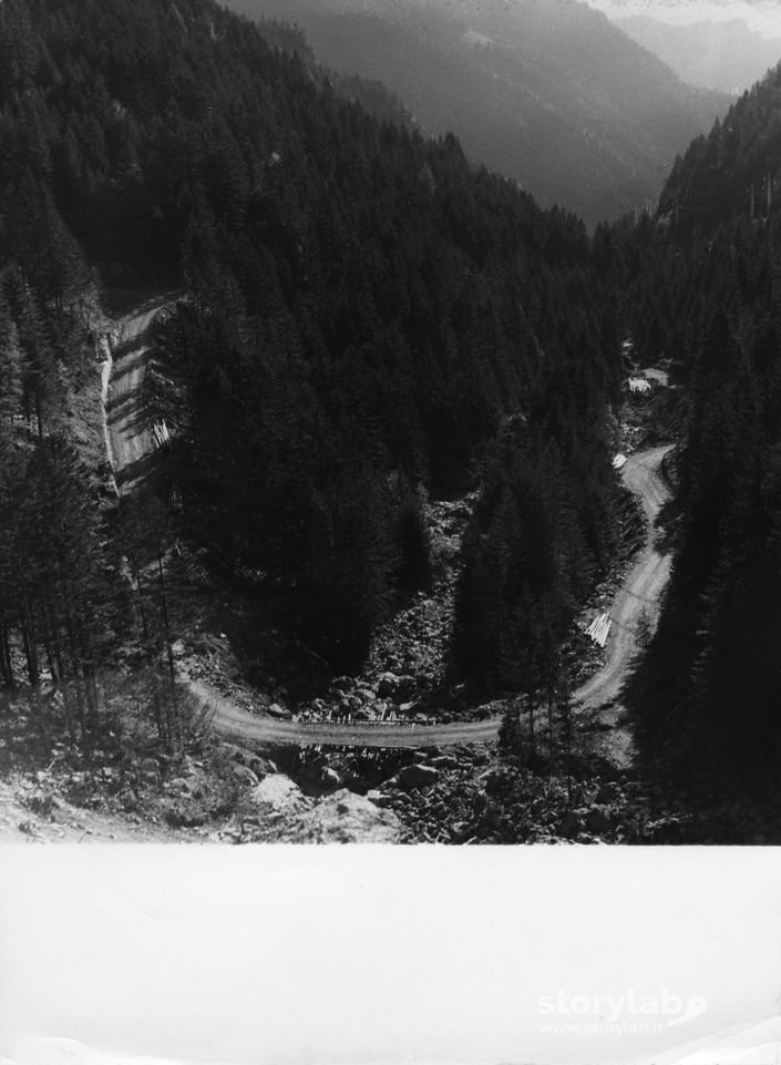 Strada di montagna a Mezzoldo