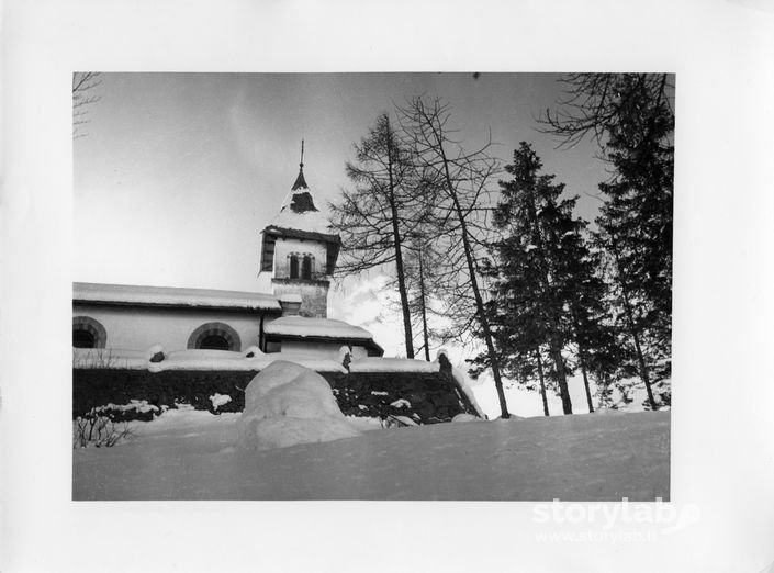 Chiesa innevata al Passo della Presolana