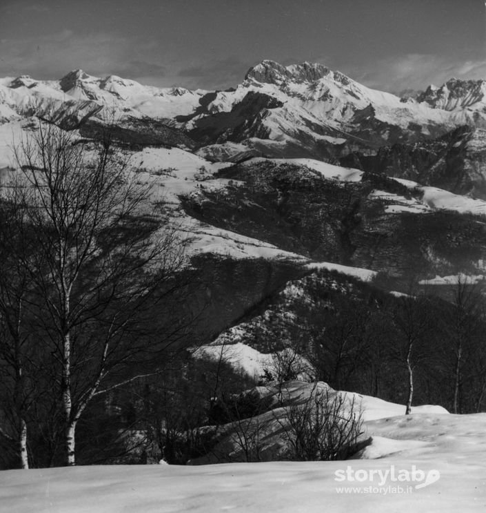 Monti innevati