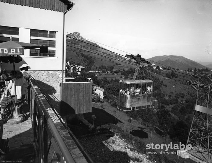 Funivia in arrivo alla stazione di Selvino