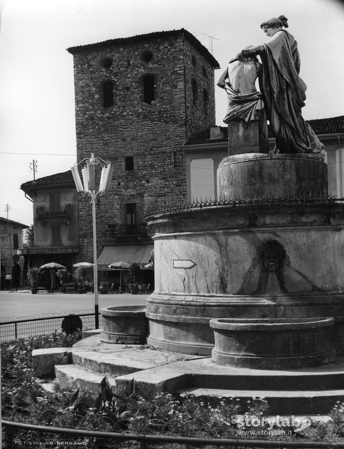 Monumento ad Igea in Piazza Cavour