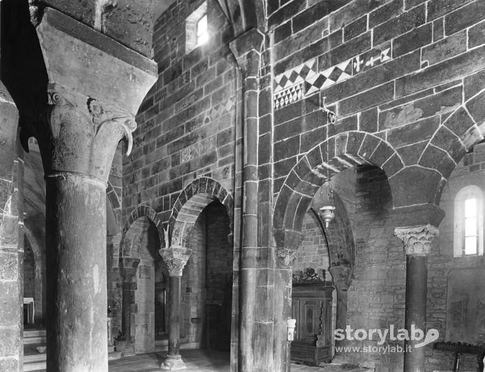 Interno dell'abbazia di Sant'Egidio