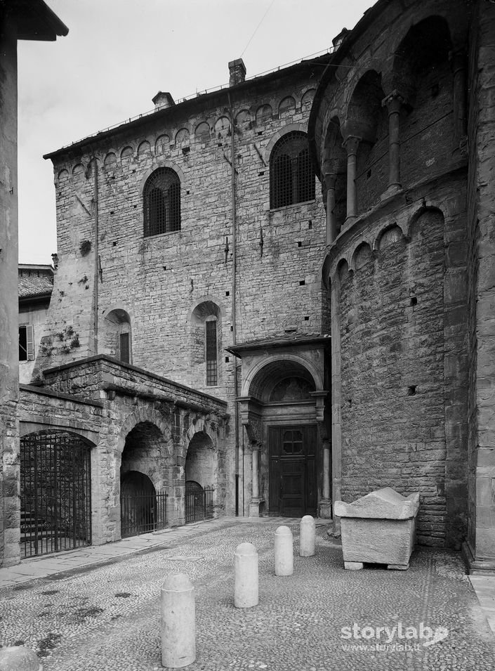 Entrata secondaria della Basilica di Santa Maria Maggiore
