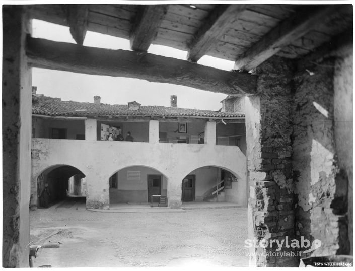 Cortile della casa natale di Papa Giovanni XXIII a Sotto Il Monte 