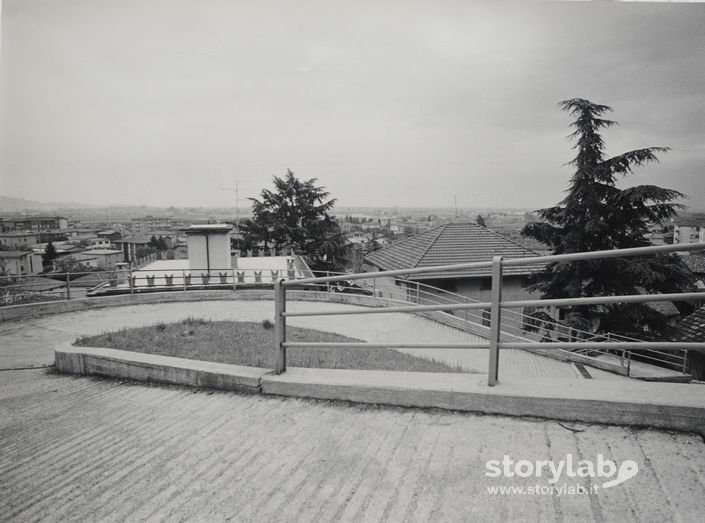 Strada Che Porta Alla Chiesa Parrocchiale Di San Michele Arc.