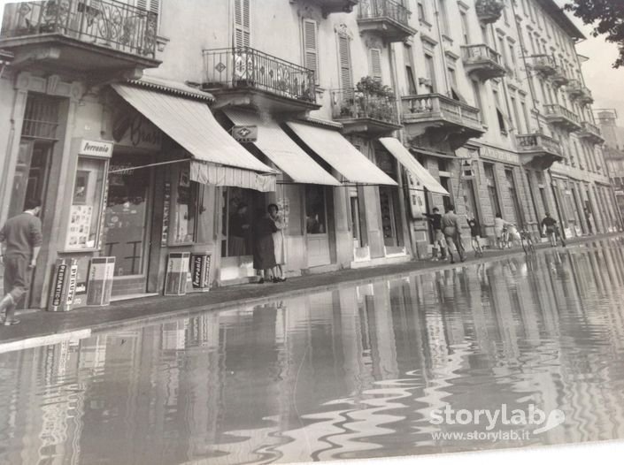 Lovere 1960, alluvione. Fotografo Brasi