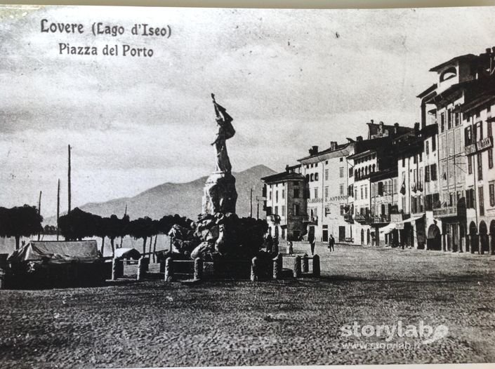 Lovere. Piazza del Porto con Statua della libertà. Data sconosciuta 
