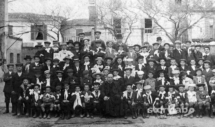 Il Primo gruppo di ragazzi dell'Oratorio di San Giorgio (ca 1890)