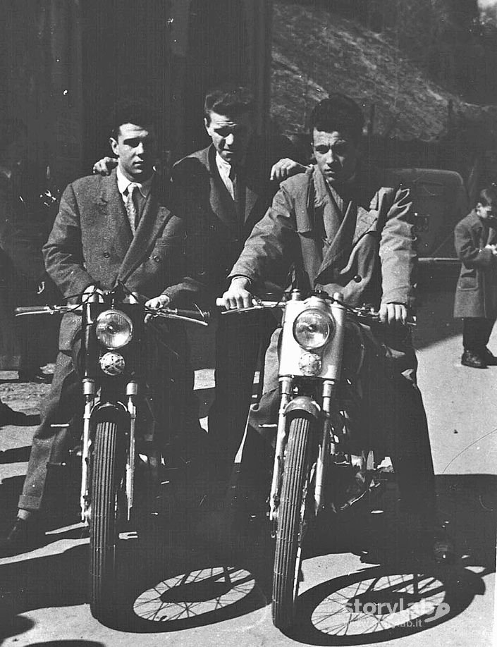 Motociclisti In Via Della Boccola