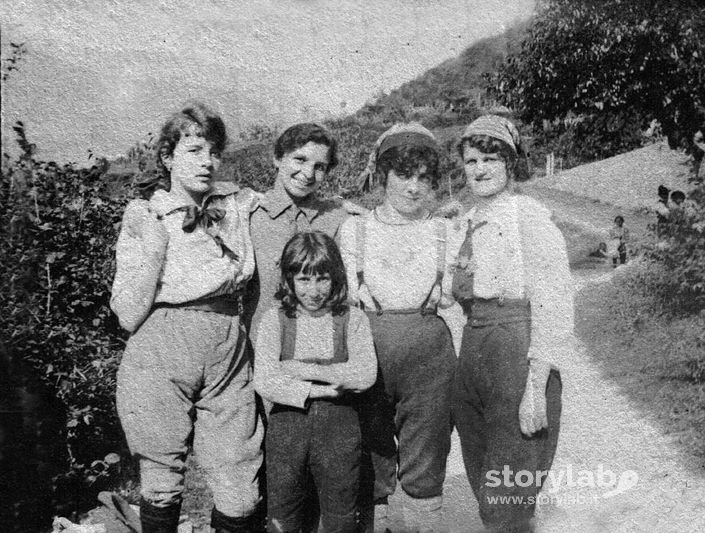 Ragazze del '99 in gita alla Buca del Corno