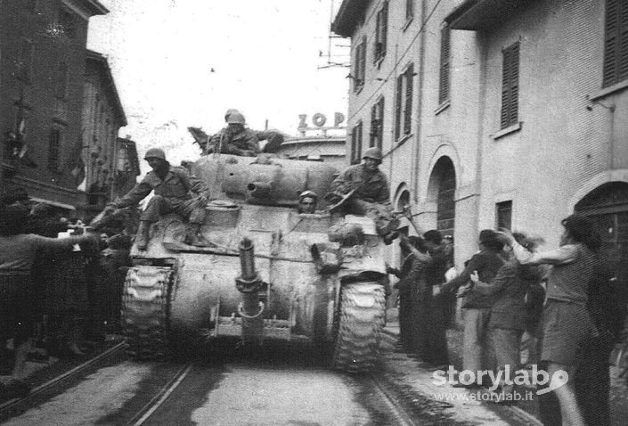 Liberazione: Carro Armato In Via Broseta