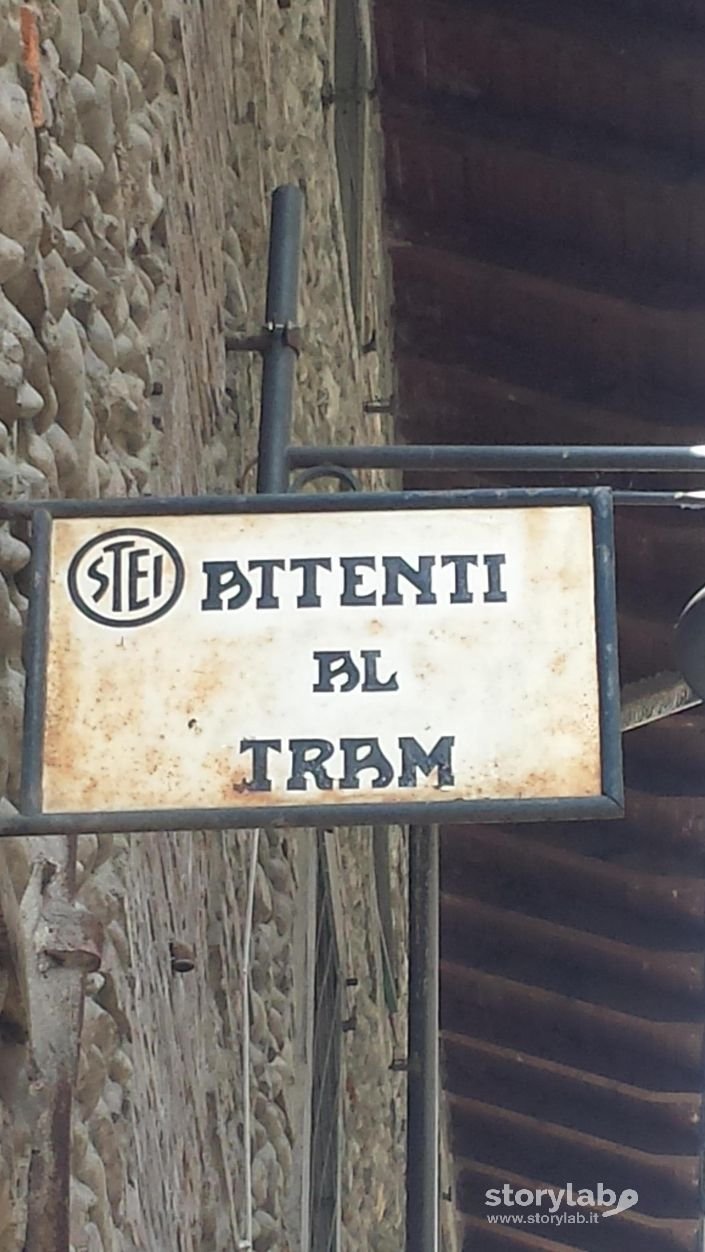 Tracce del vecchio tram ad Albino