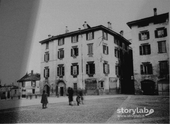 Piazza Mascheroni 1936