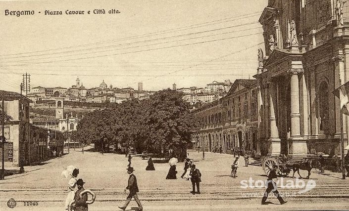 Bergamo  - Piazza Cavour 