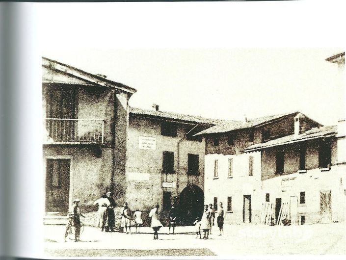 Piazza Municipale Osio Sopra 1920