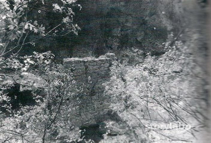 Resti Pilone Centrale Ponte Corvo Sul Brembo