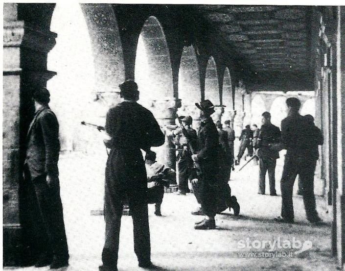 Insurrezione Aprile 1945 In Piazza Pontida