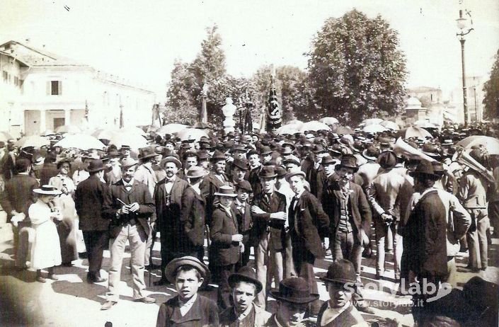 Inaugurazione Monumento A Mascheroni Nel 1897