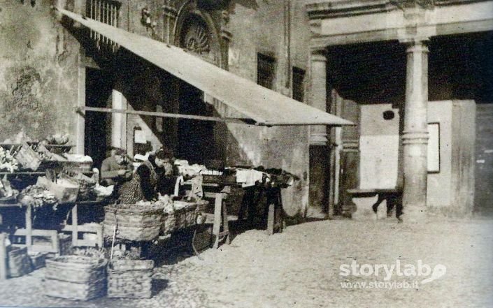 Il Fruttivendolo Davanti Alla Chiesa Di S.Marta Nel 1929