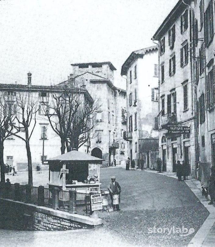 Piazza Mercato Del Fieno 1934