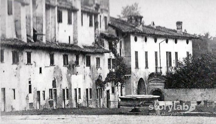 Piazza Mercato Del Lino(Mascheroni Oggi) Nel 1875