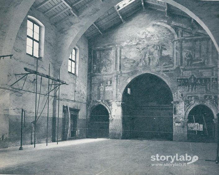 Palestra Delle Scuole Commerciali Nell'Ex Chiesa Della Maddalena