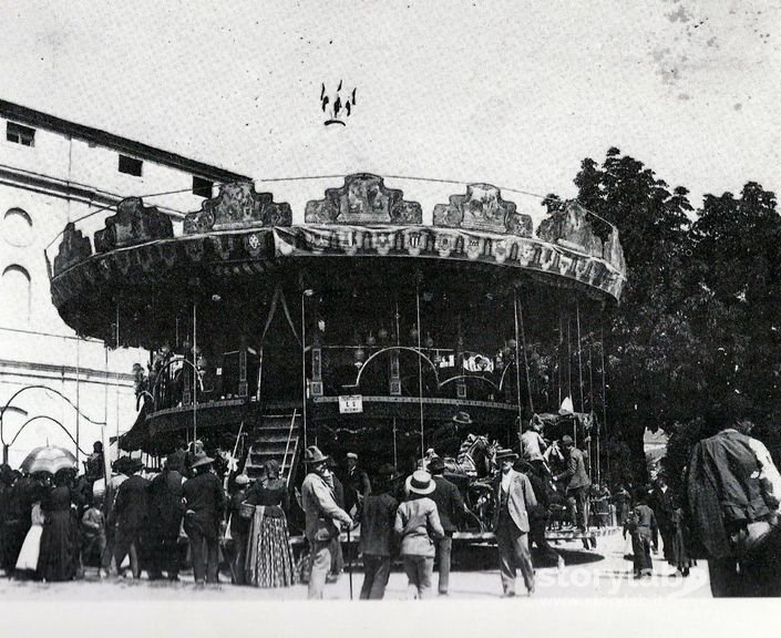 Giostra In Piazza Baroni Fine 800