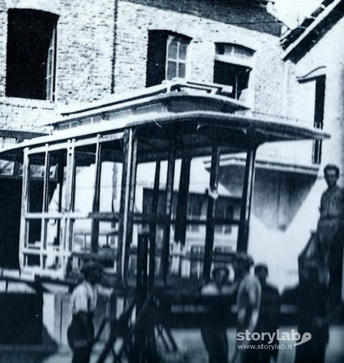 Costruzione Di Una Carrozza Del Tram A Bergamo