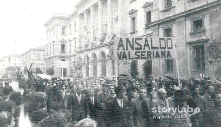 Partigiani E Lavoratori Sfilano Il 4 Maggio 1945