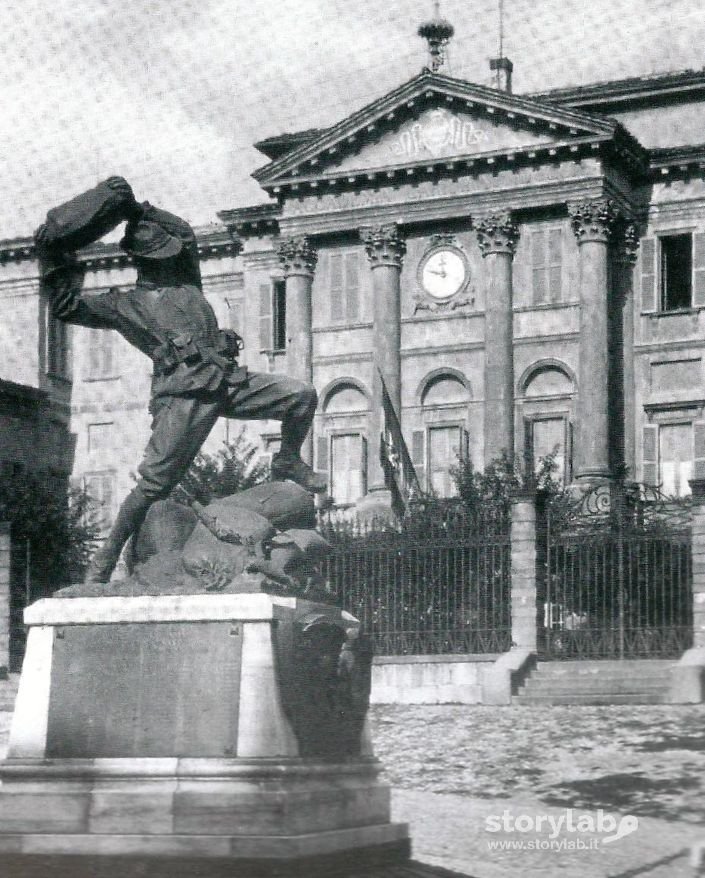 Accademia Carrara E Monumento Agli Alpini 1922