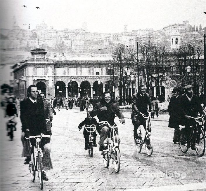 Tutti In Bici Per L'Austerità  1973